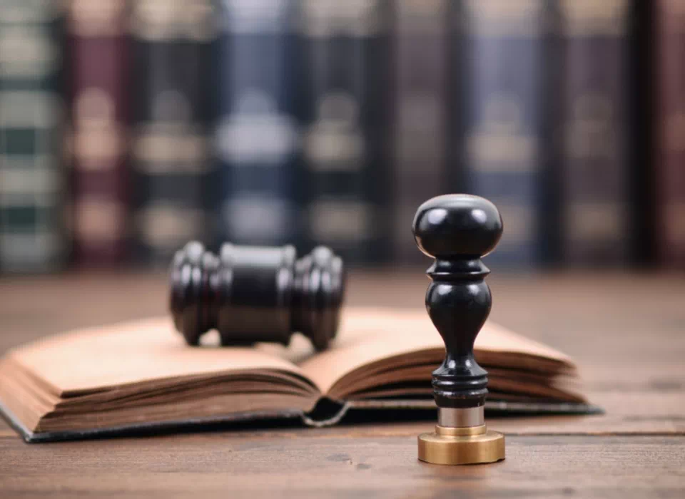 pieczątka i&nbsp;księga